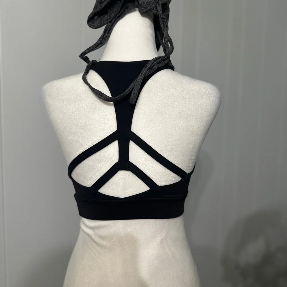🛍️lululemon tank top with twisted back size 4 excellent